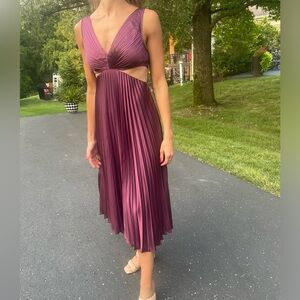 Abercrombie & Fitch Giselle Cocktail Dress, size Medium, maroon, NWT